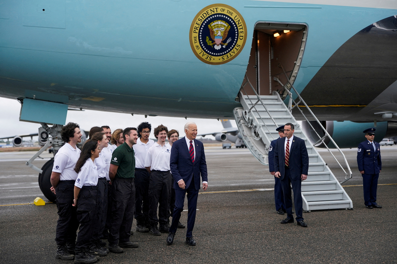 Then-US President Joe Biden is welcomed by members of AmeriCorps National Civilian Community Corps Southern Region Team Delta 6, as he arrives in North Charleston, South Carolina, in January. (Reuters-Yonhap)