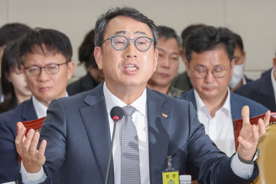 유영상 SKT 대표 “통신 역사상 최악의 해킹 …해지 위약금 면제, 종합적 검토”