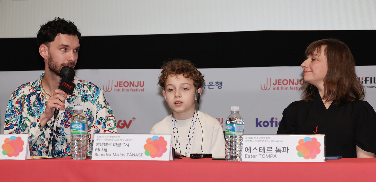 From left: Actors Adonis Tanta, Benedek Miklos Tanase and Eszter Tompa speak at a press conference Wednesday, the opening day of the 26th Jeonju International Film Festival, in Jeonju, North Jeolla Province. (Yonhap)