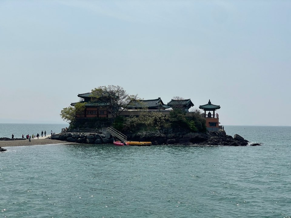 Ganworam Hermitage in Seosan, South Chungcheong Province (Hong Yoo/The Korea Herald)