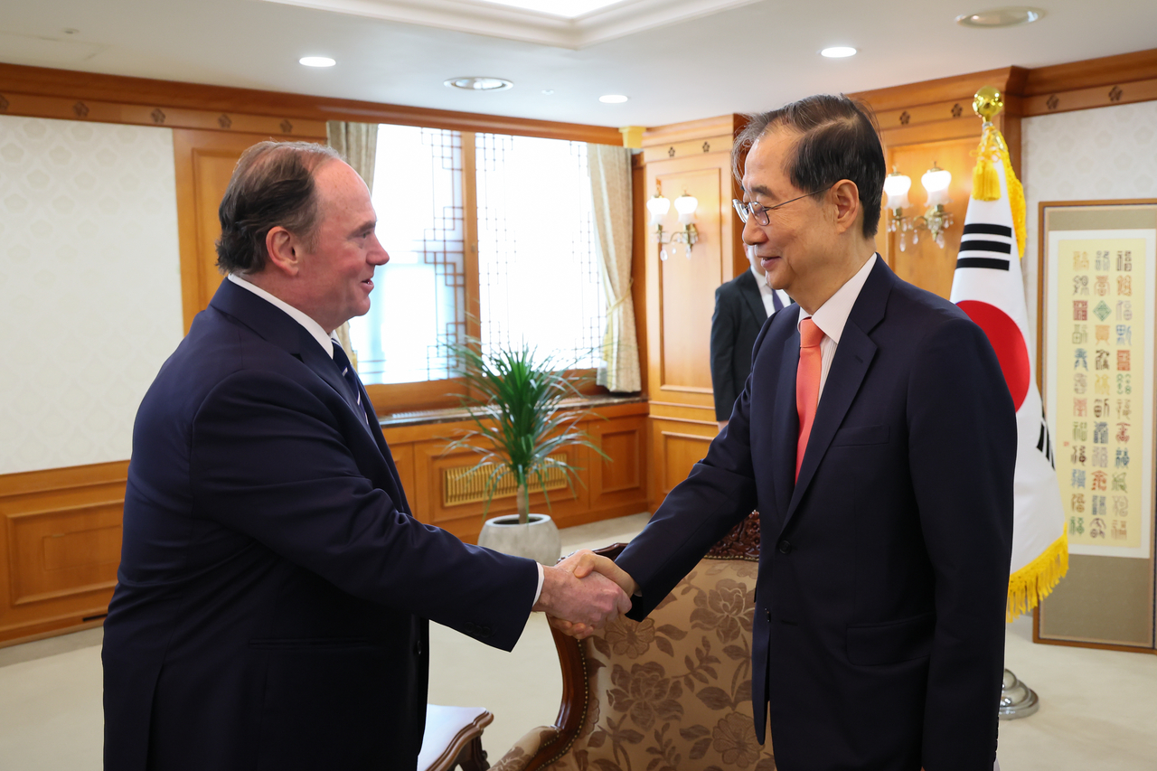 US Navy secretary eyes ties with Korea's top shipbuilders - The Korea Herald