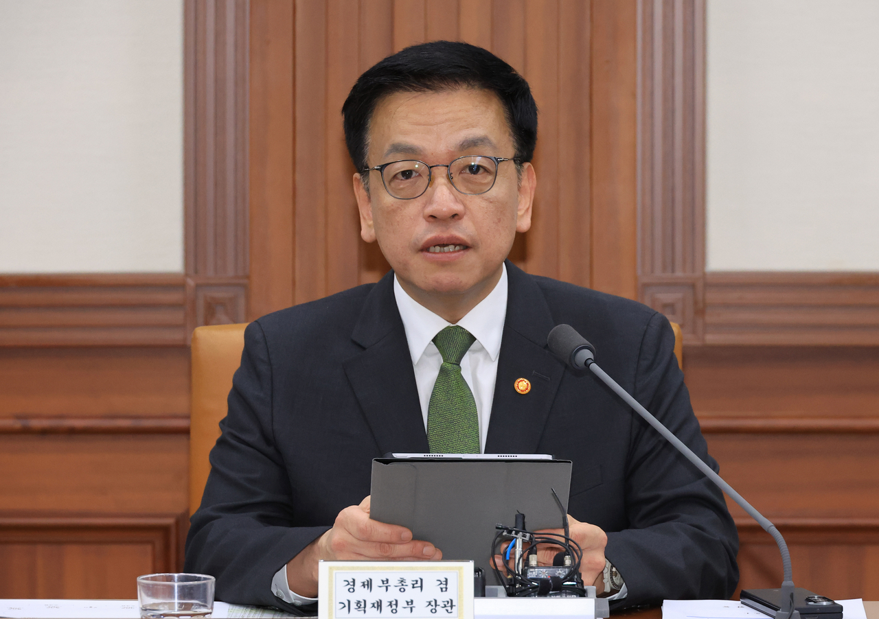 Finance Minister Choi Sang-mok speaks at a meeting of economy-related ministers at the government complex in Seoul on Thursday. (Yonhap)