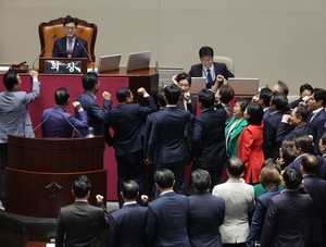 Korean politics in disarray as Choi Sang-mok, who was to become acting president, resigns amid impeachment vote