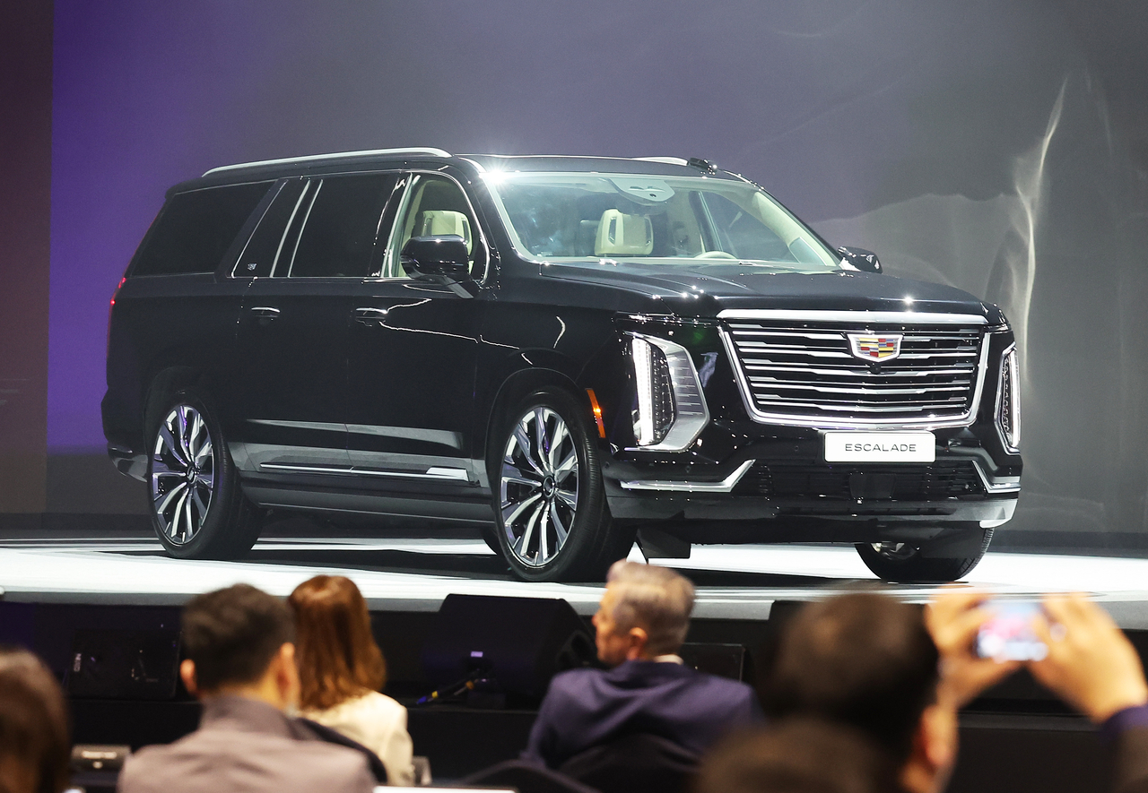 The Cadillac Escalade SUV is presented at a GM Korea event in Gwangmyeong, Gyeonggi Province on April 16. (Yonhap)
