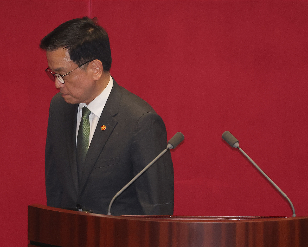 Finance Minister Choi Sang-mok walks away from the podium after speaking at a plenary session of the National Assembly on Thursday, ahead of a vote on the first supplementary budget for 2025. (Yonhap)