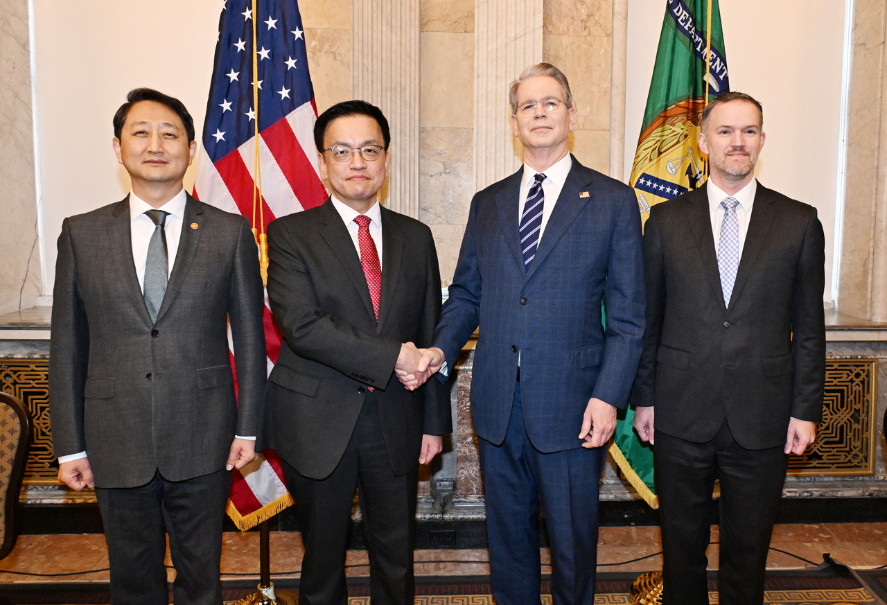 Finance Minister Choi Sang-mok (second from left) shakes hands with US Treasury Secretary Scott Bessent, as they pose for a picture with Korea's Trade Minister Ahn Duk-geun (left), and US Trade Representative Jamieson Greer (right) prior to their trade talks in Washington, on April 24. (Ministry of Economy and Finance)