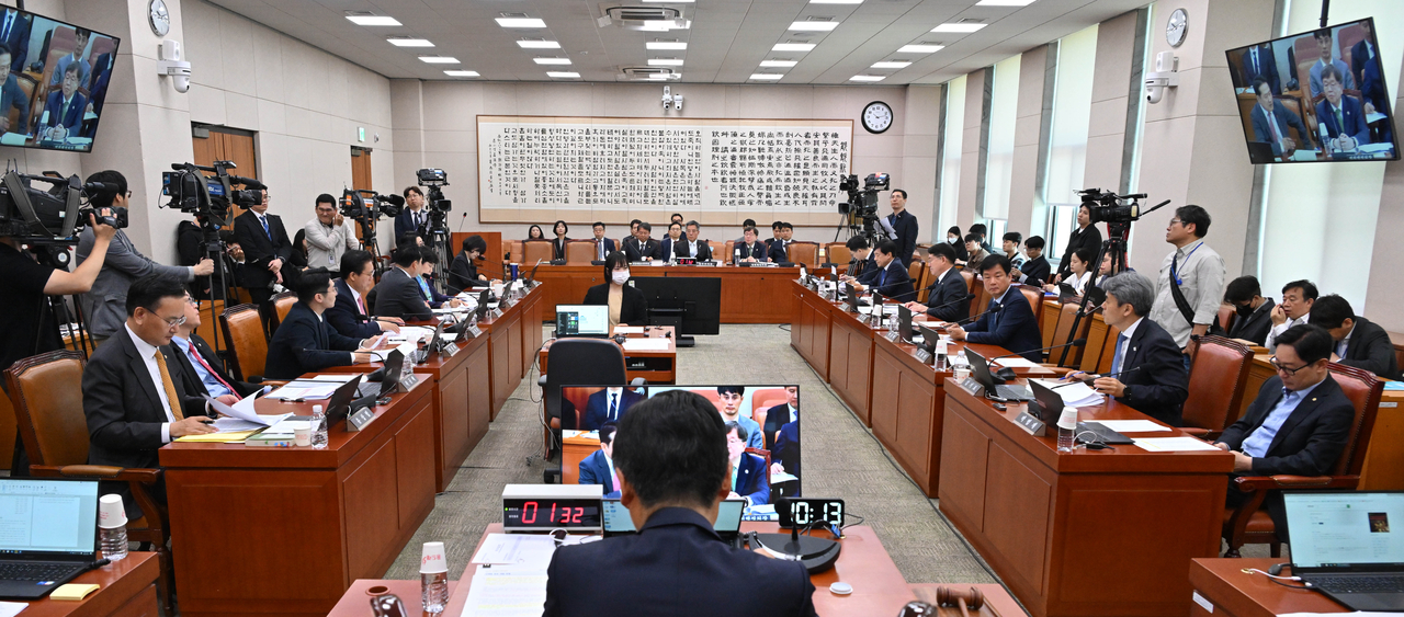 2일 오전 서울 여의도 국회에서 법제사법위원회 전체회의가 진행되고 있다. 임세준 기자