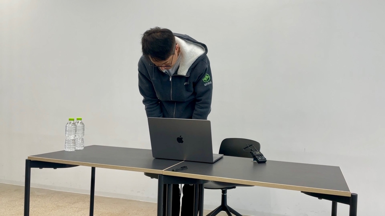 김석환 위믹스 재단 대표가 3일 판교 테크원타워에서 기자회견을 열고 위믹스 상장 폐지에 대해 사과하고 있다. [게임 기자단]