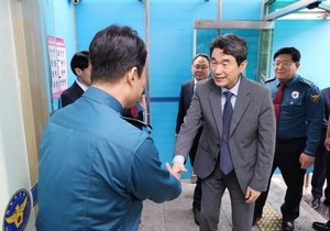 Acting president inspects public safety ahead of Children's Day holiday