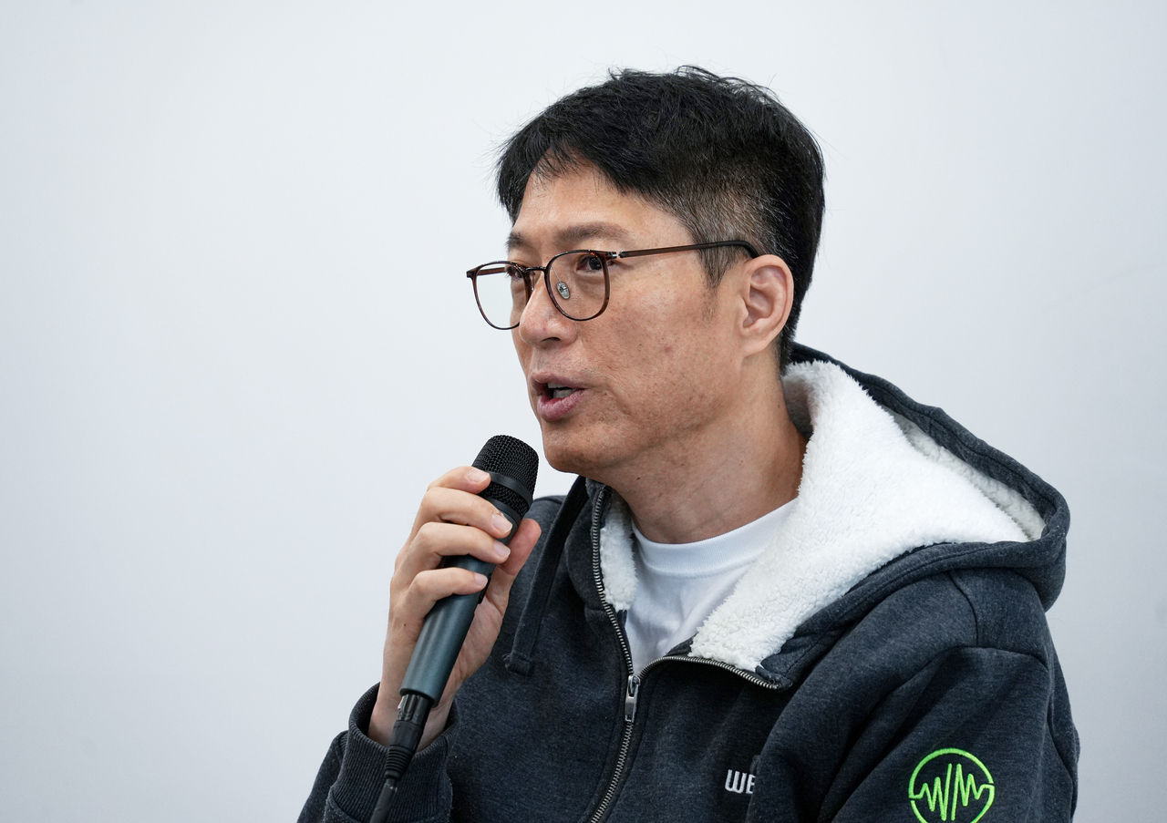 김석환 위믹스 재단 대표가 3일 경기 성남시 테크1타워에서 긴급 기자 간담회를 열고 취재진에 대응 경과와 향후 계획을 설명하고 있다. [연합]