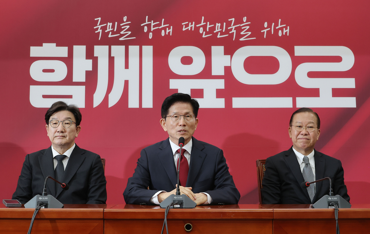 국민의힘 김문수 대선 후보가 4일 국회에서 열린 당 선거대책위원회 회의에서 발언하고 있다. [연합뉴스]