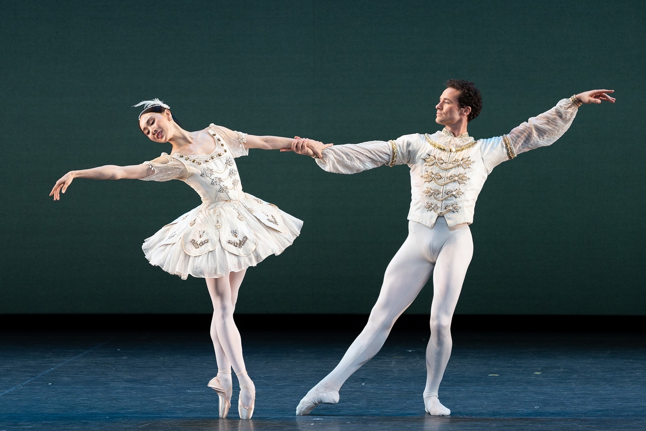 Seo Hee (left) and Cory Stearns in the "Raymonda" pas de deux (Emma Zordan/American Ballet Theatre)