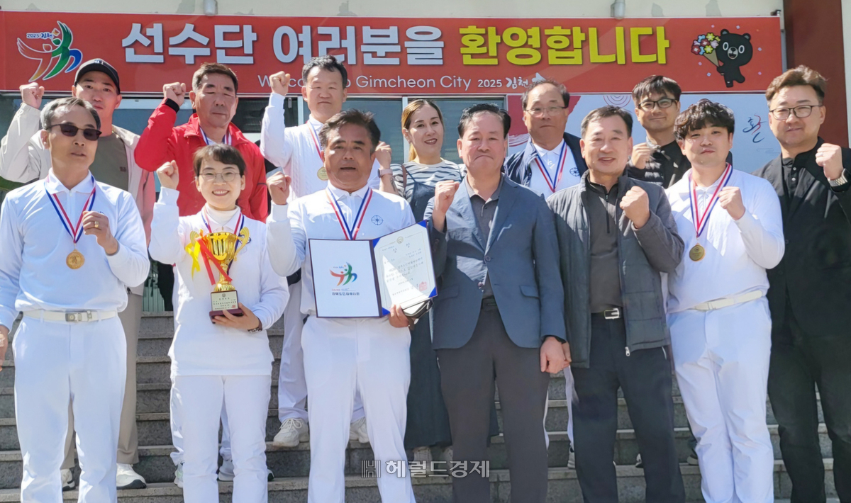 경북도민체전 궁도에서 종합 3위를 차지한 울릉군 궁도선수단 [울릉군체육회 제공]