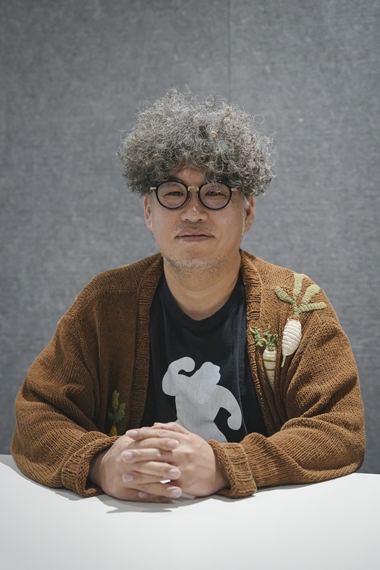 김홍선 감독/사진=웨이브 제공