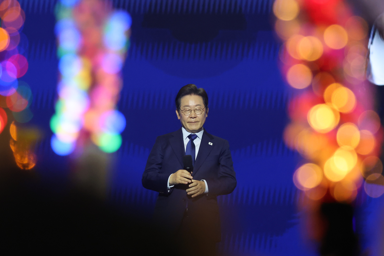 Rep. Lee Jae-myung, former Democratic Party of Korea leader, delivers a speech after winning the party's nomination for president at a event in the city of Goyang, Gyeonggi Province, April 27. Yonhap