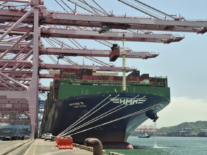 수출 최전선 지키는 ‘HMM 펄호’ 직접 타보니…해양대국의 꿈·2045 넷제로 친환경 포부까지 고스란히 [그 회사 어때?]