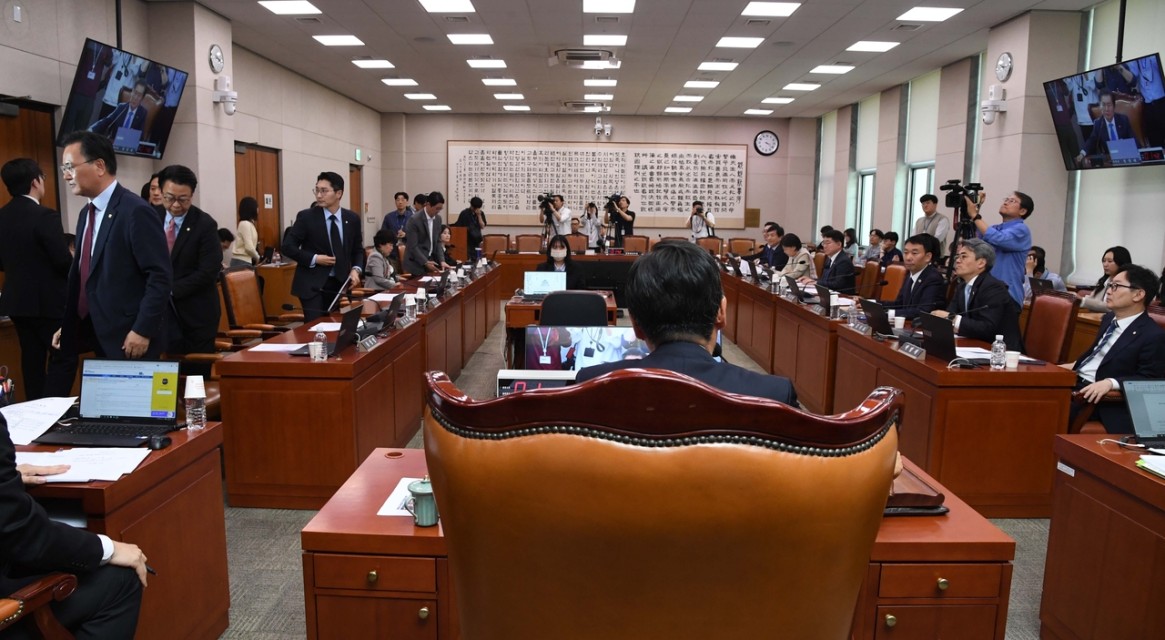 ‘대통령 당선 시 형사재판 정지’ 형소법 개정안, 법사위 전체회의 통과