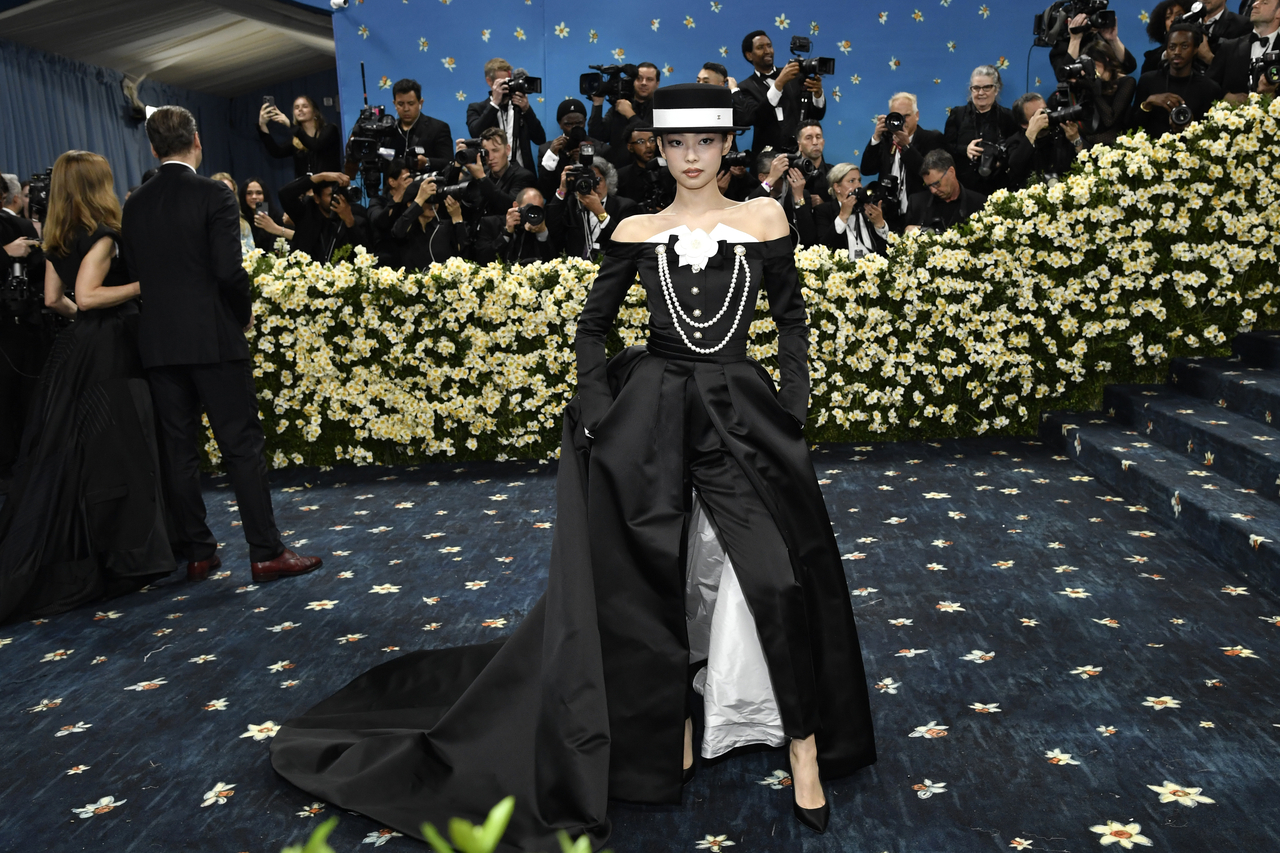 Jennie of Blackpink attends The Metropolitan Museum of Art's Costume Institute benefit gala celebrating the opening of the "Superfine: Tailoring Black Style" exhibition in New York on Monday. (AP-Yonhap)