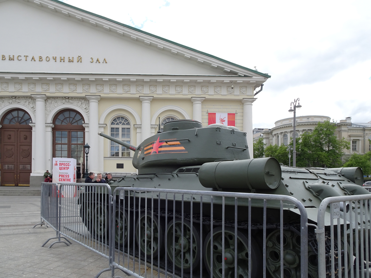 러시아 모스크바 붉은광장 인근 마네지 광장에 전승절 80주년을 기념해 전시된 T-34 탱크의 모습. [연합뉴스]