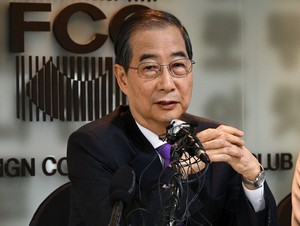 Han says South Korea 'may collapse' without constitutional reform