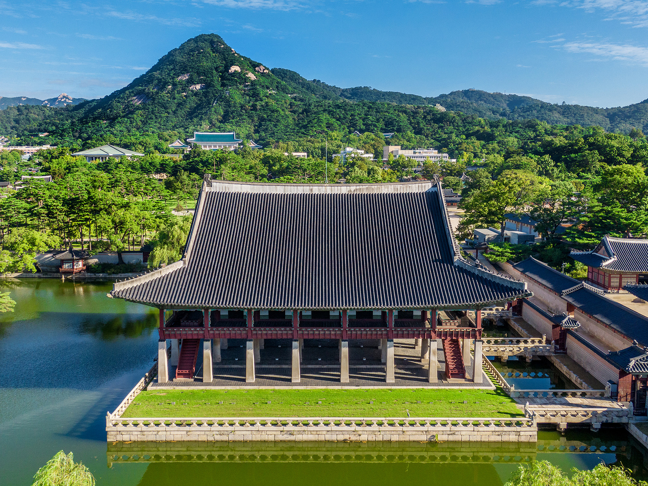 Gyeonghoeru at Gyeongbokgung (Korea Heritage Service)