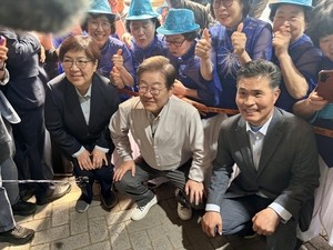 [From the Scene] Lee Jae-myung campaign buoyed by court verdict delay