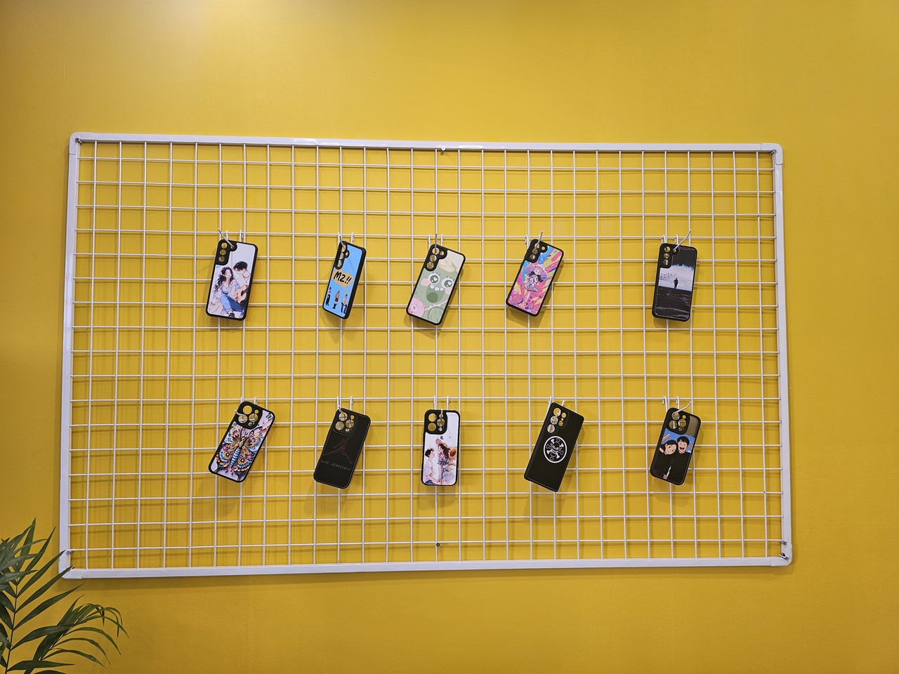Sample phonecases at PCCM (Lee Yoon-seo/The Korea Herald)