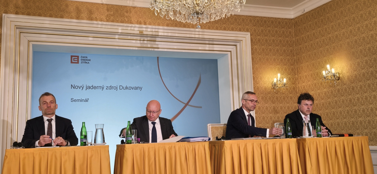 From left: Pavel Cyrani, vice chair of the CEZ Board of Directors; CEZ Group CEO Daniel Benes; Tomas Pleskac, head of new business at CEZ; and EDU II CEO Petr Zavodsky (Joint Press Corps)