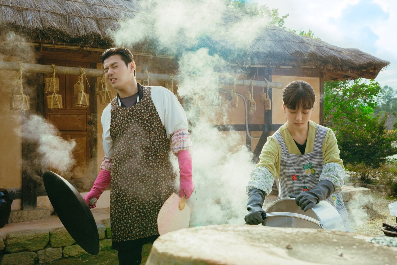"Tastefully Yours," starring Kang Ha-neul (left) and Go Min-si (KT Studio Genie)