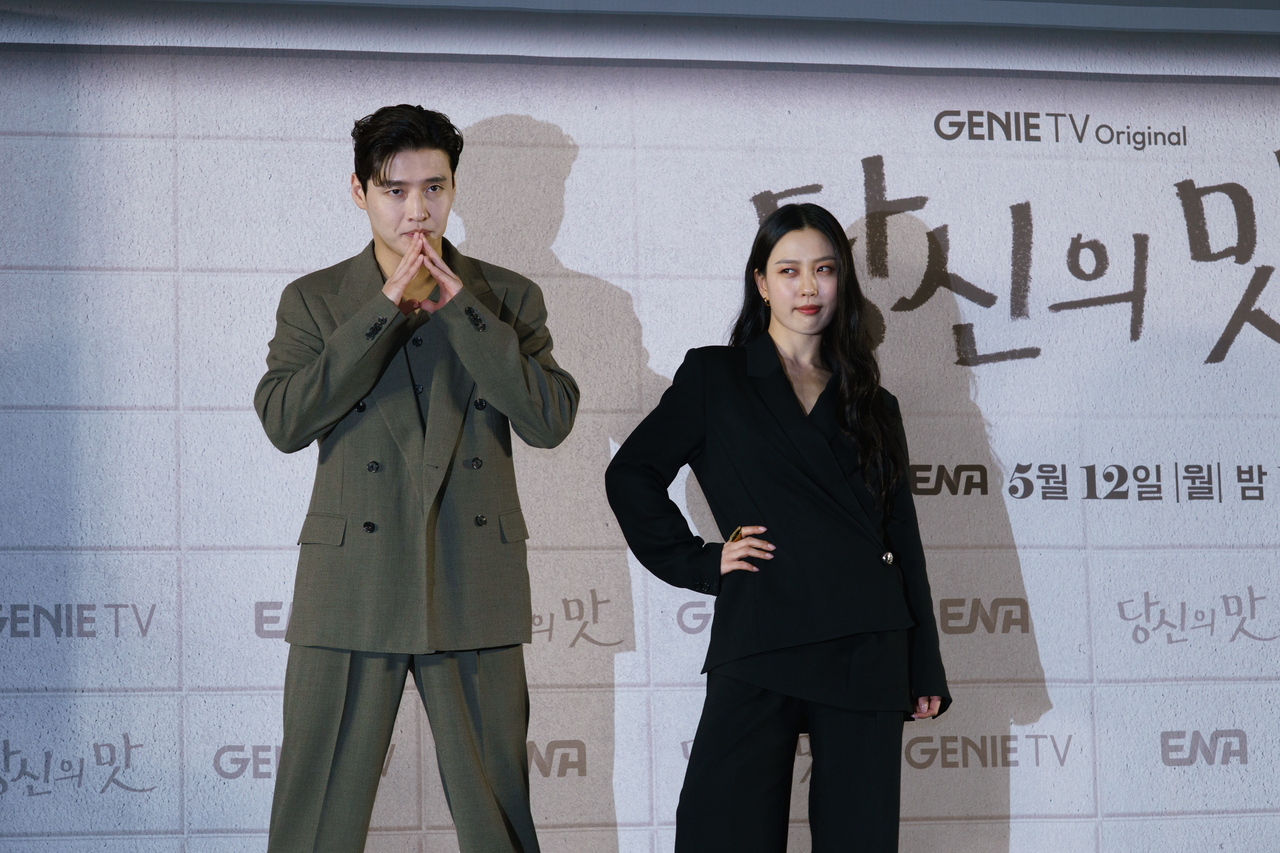 Kang Ha-neul (left) and Go Min-si pose for a photo during a press conference held in Mapo-gu, Seoul, Thursday. (KT Studio Genie)