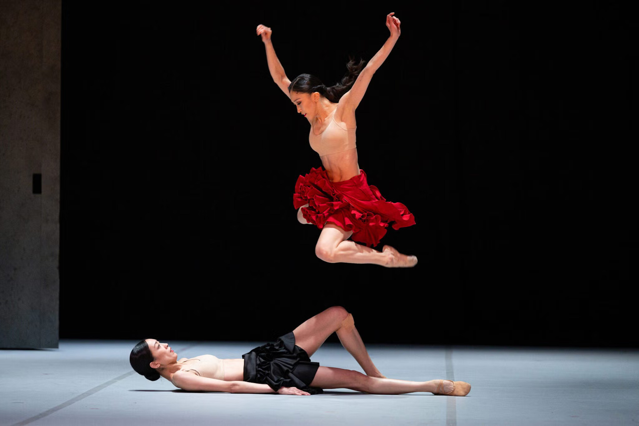 Lee Sang-eun (bottom) as Manuela in Johan Inger's "Carmen" (Laurent Liotardo/English National Ballet)