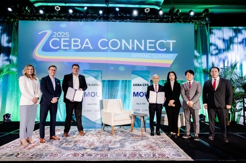 An initial agreement signing ceremony between the US Clean Energy Buyers Association and South Korea's Carbon Free Alliance on bilateral cooperation in Minnesota on Tuesday. (Ministry of Trade, Industry and Energy)