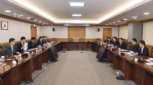 Govt. to closely monitor financial markets after US rate freeze