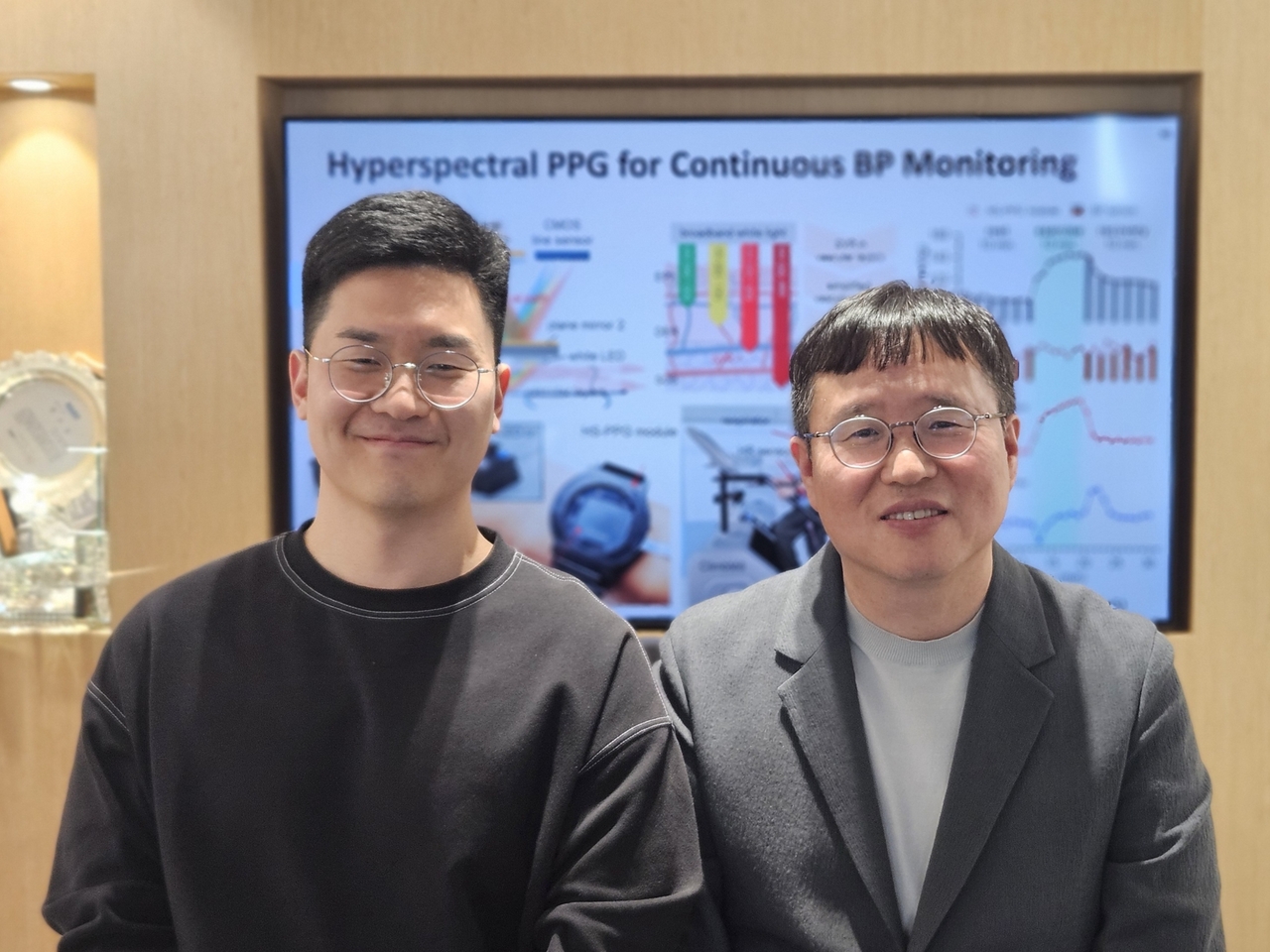 이번 연구를 수행한 정기훈(오른쪽) KAIST 바이오및뇌공학과 교수와 박정우 박사후연구원.[KAIST 제공]