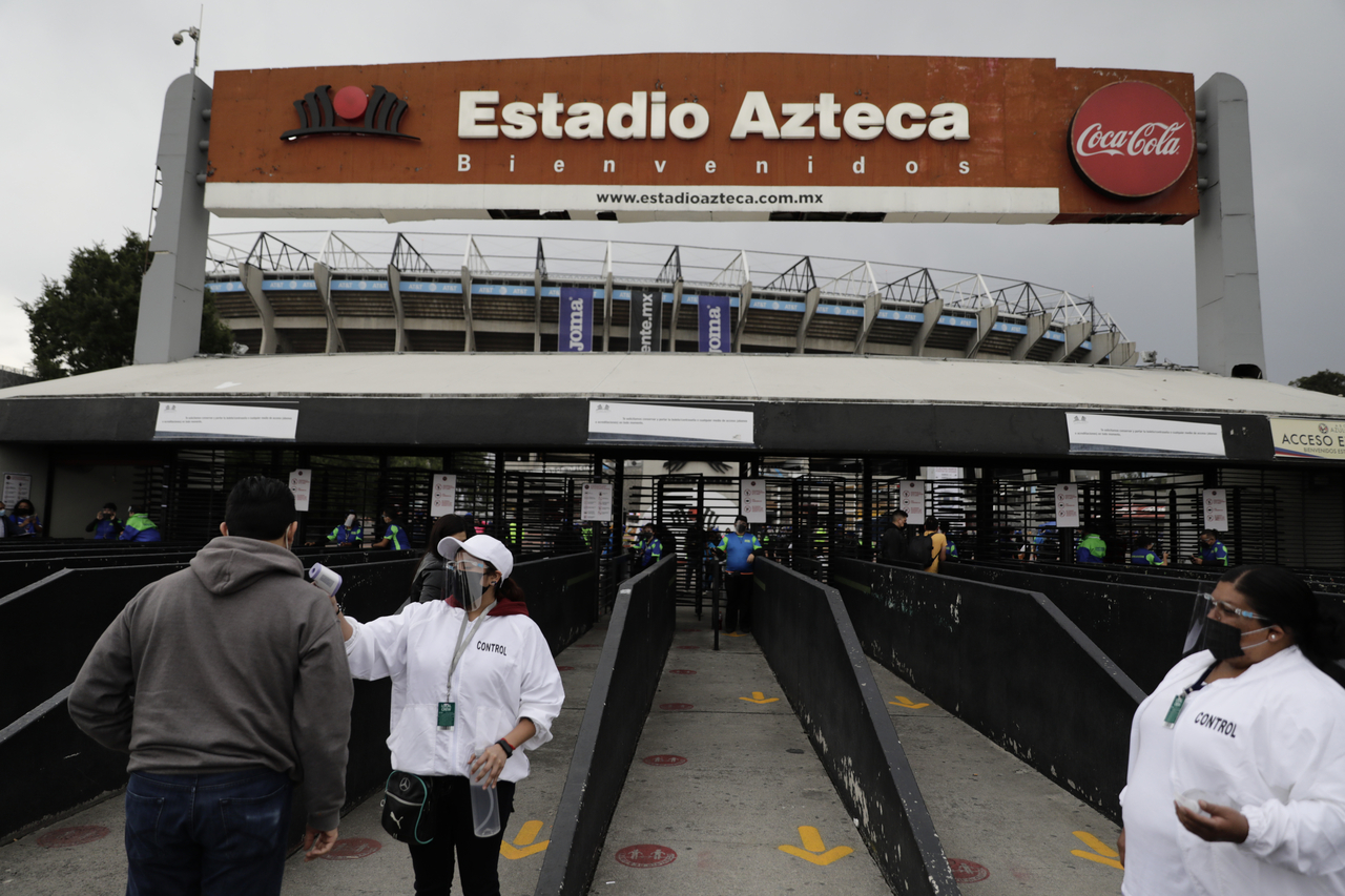 Fans are seen entering Azteca Stadium before a Mexican soccer league match between Cruz Azul and Toluca, in Mexico City, May 15, 2021. (AP-Yonhap)