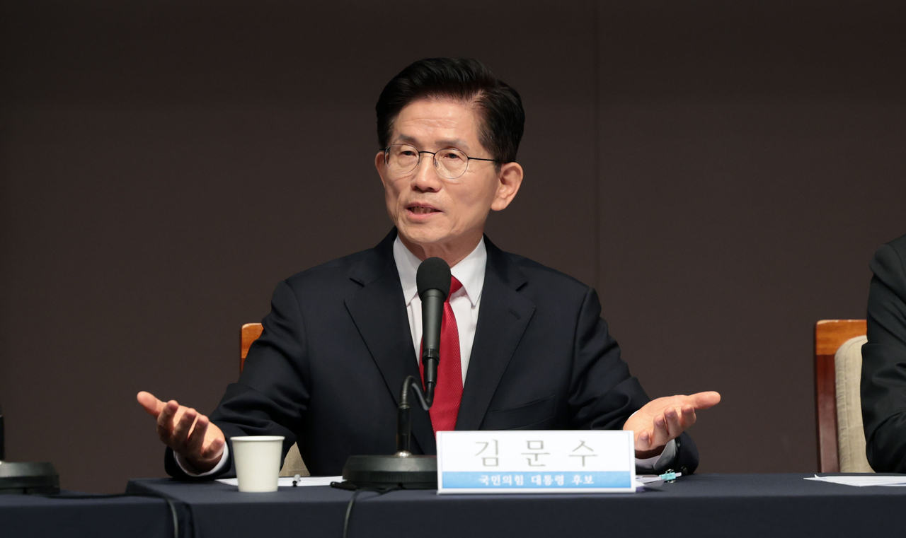김문수 국민의힘 대선 후보가 8일 서울 중구 한국프레스센터에서 열린 관훈클럽 토론회에서 발언하고 있다. [연합]