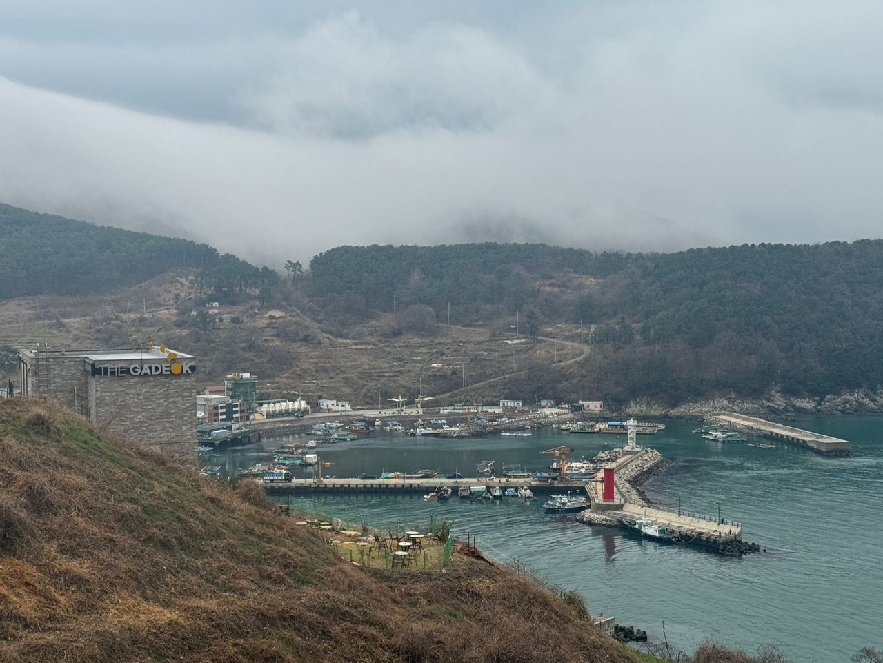 부산시 강서구 대항전망대에서 바라본 가덕도신공항 건설사업 부지 일대 모습 신혜원 기자