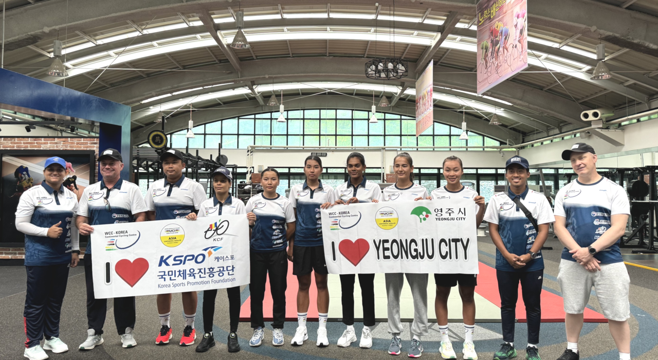 영주 경륜훈련원에서 아시아 5개국 여자 주니어 사이클 선수들이 9일부터 19일까지 훈련에 참여하고 있다.[영주시 제공)