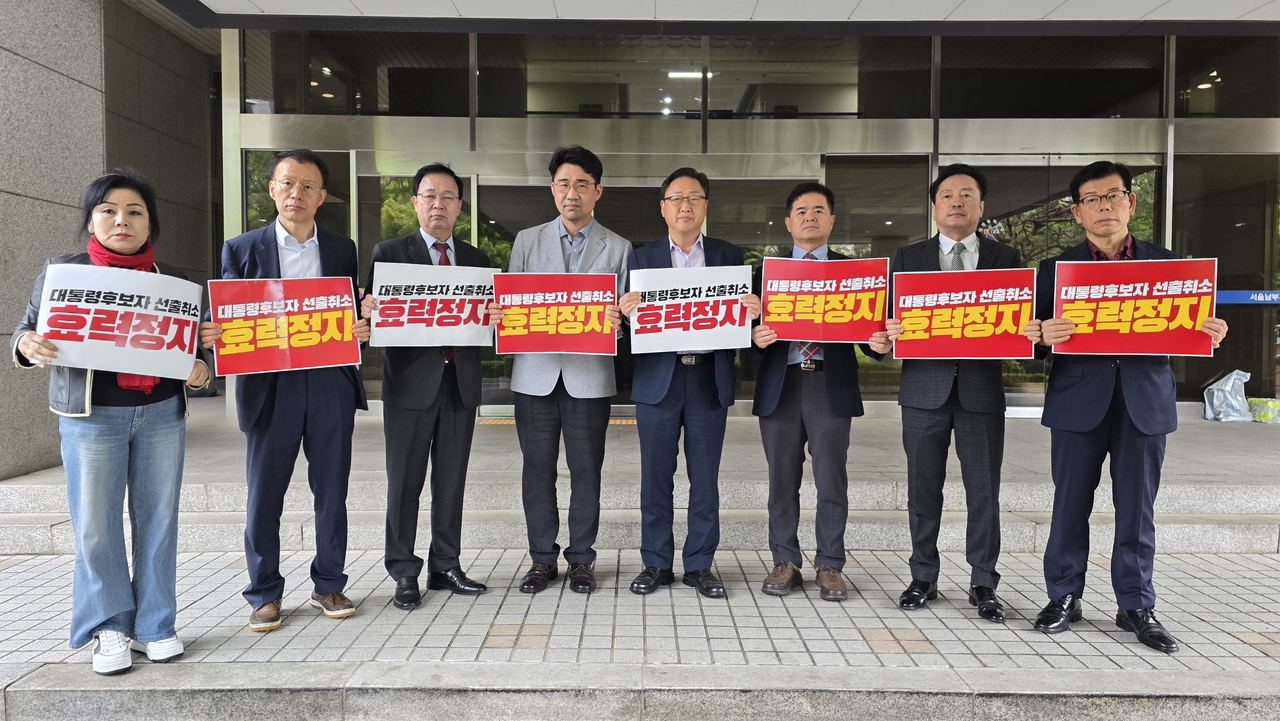 자격이 박탈된 김문수 국민의힘 대선 후보 측이 서울남부지법에 국민의힘 대통령후보 선출취소 효력정지 가처분을 제출했다. [김문수 캠프 제공]