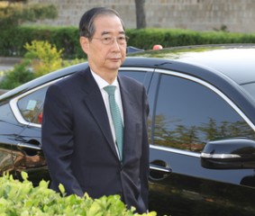 Han Duck-soo registers as PPP's presidential candidate