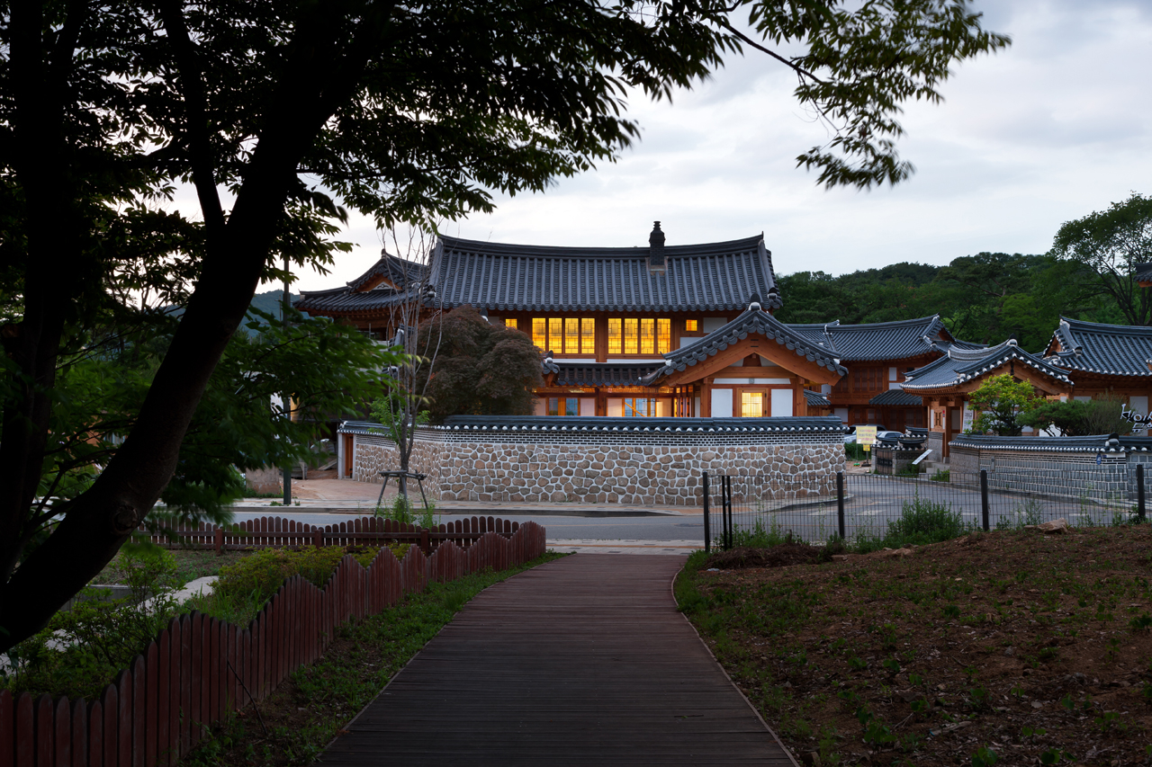 Mokgyeongheon (Doojin Hwang Architects)