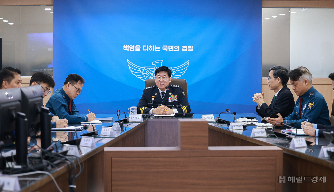 경찰이 6·3 대통령선거 선거운동이 시작된 12일부터 ‘선거경비통합상황실’을 운영하며 24시간 선거경비 활동에 나섰다. [경찰청 제공]