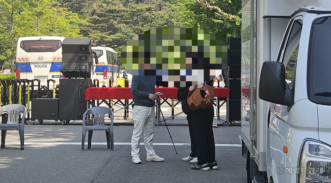12일 서울 서초구 서울중앙지법 인근에서 집회 신고가 있었지만, 참가자들은 거의 없었다. 박지영 기자.