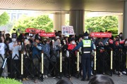 [르포] 尹 지지 집회 차갑게 식었다…포토라인서 묵묵부답 [세상&]