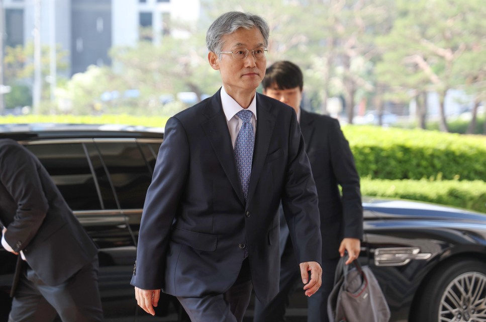 Supreme Court chief justice skips parliamentary hearing as judiciary independence debate grows
