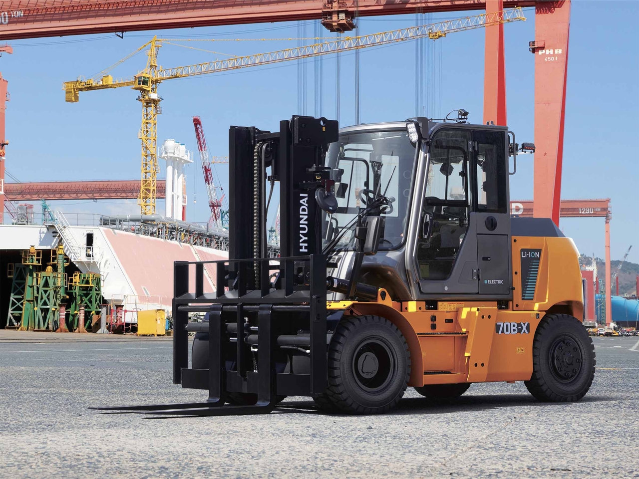 HD Hyundai XiteSolution’s heavy-duty electric forklift (HD Hyundai XiteSolution)