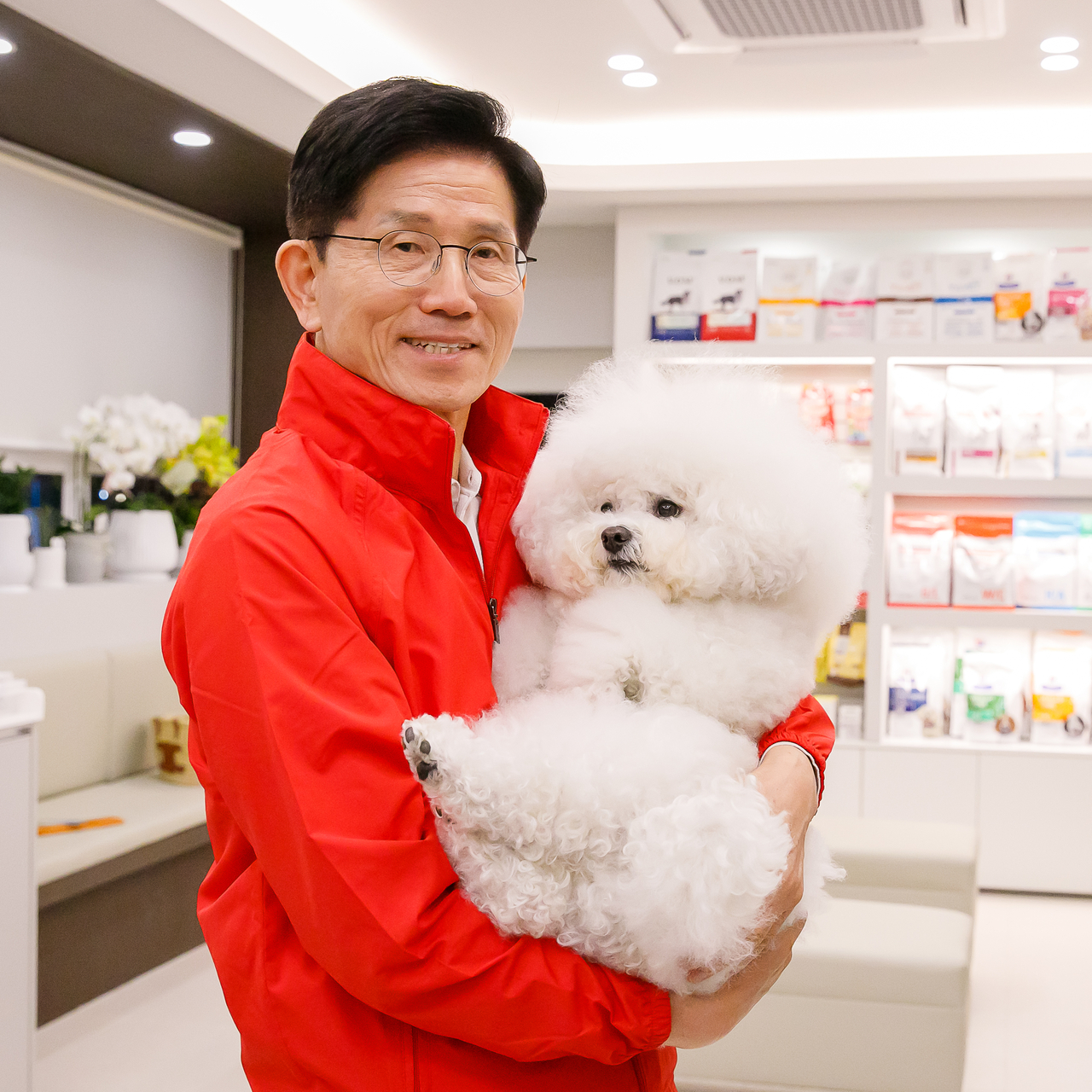 김문수 국민의힘 대선후보가 13일 대구의 반려동물 전문 병원인 ‘에피소드동물메디컬센터’를 방문했다. [자료=국민의힘 선대위 미디어홍보단]