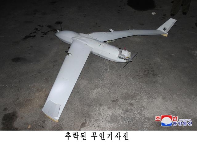 북한이 지난해 10월 19일 한국군에서 운용하는 드론과 동일 기종의 무인기 잔해를 평양에서 발견했다고 주장하며 공개한 사진. [연합]