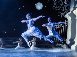 Matthew Bourne’s all-male ‘Swan Lake’ returns to Korea for 30th anniversary