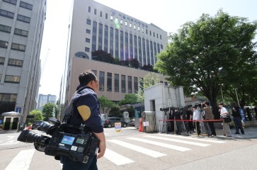 Yoon Suk Yeol supporters sentenced to prison for storming court, assaulting police